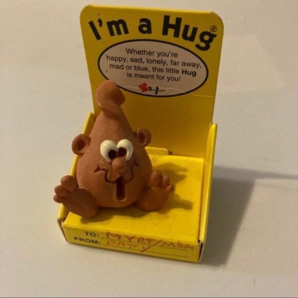 Vintage Hug Figurine Novelty Kitsch Stocking Stuffer in Packaging - Picture 2 of 11